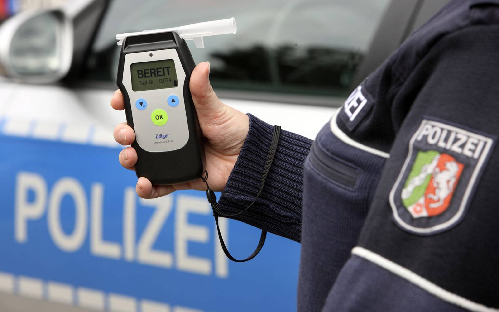2,6 Promille: Polizei zieht erheblich betrunkenen Autofahrer aus dem Verkehr: ...und da war der Führerschein weg...
