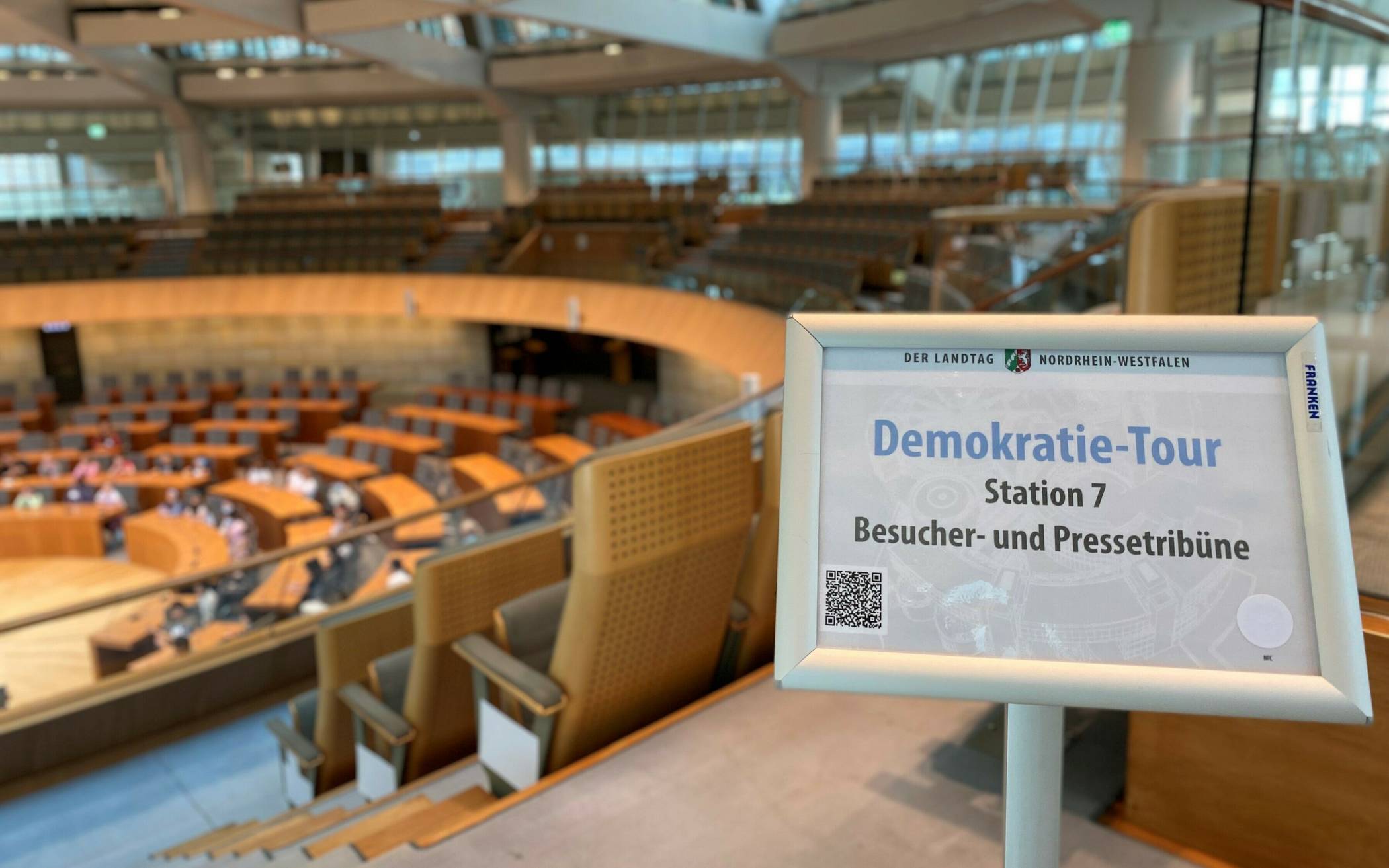 Den Landtag entdecken​: Blick in den Plenarsaal​