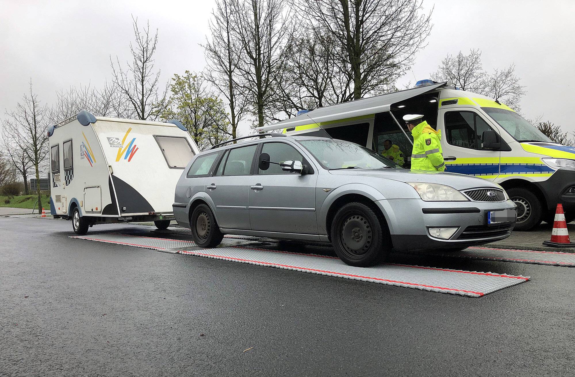 Symbolbild: Am Samstag, 16. März, findet erneut eine Verwiegeaktion für Wohnmobile und Wohnwagen bei der Kreispolizeibehörde Mettmann statt.