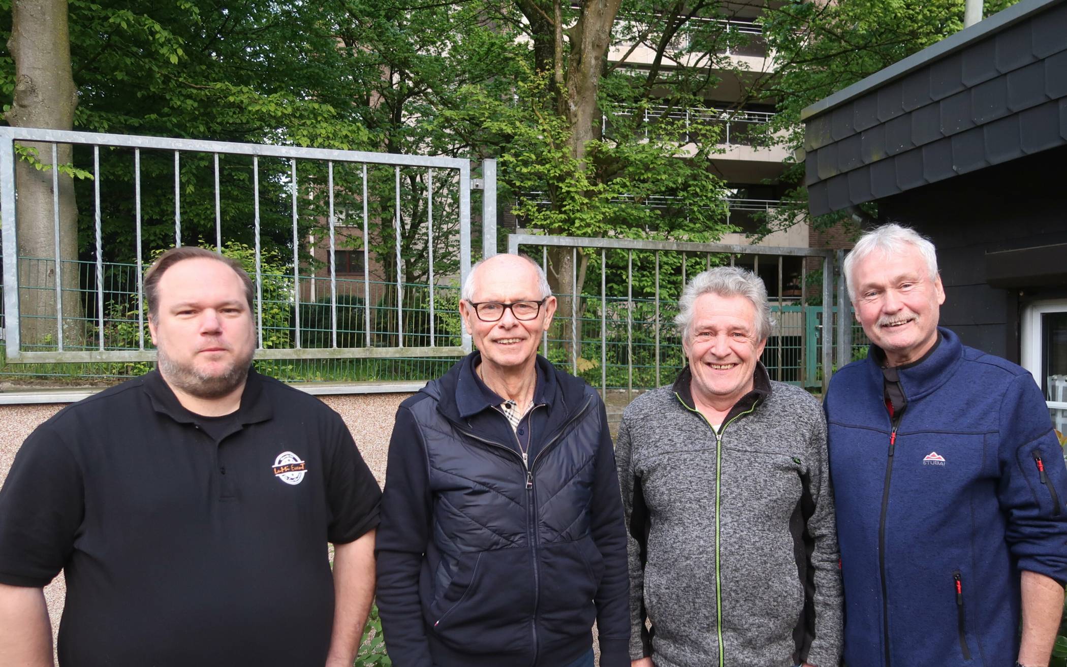  Lutz Kraft, Werner Scheter und die beiden Vereinsvorsitzenden Peter Schmidt (Die Letzten Hänger 1963) und Udo Wolffram (Große Erkrather KG 1994, vlnr.) beim Planungstreffen.  