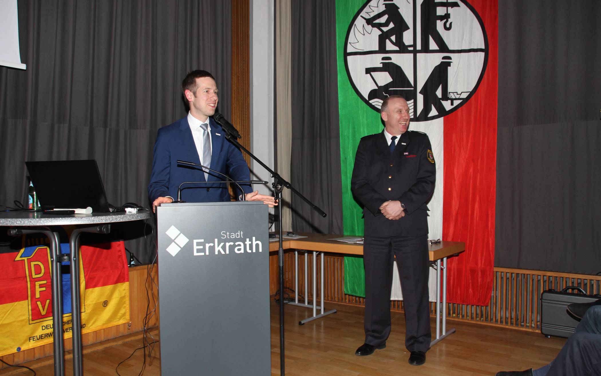  Bürgermeister Christoph Schultz bei der Jahreshauptversammlung der Feuerwehr Erkrath. 