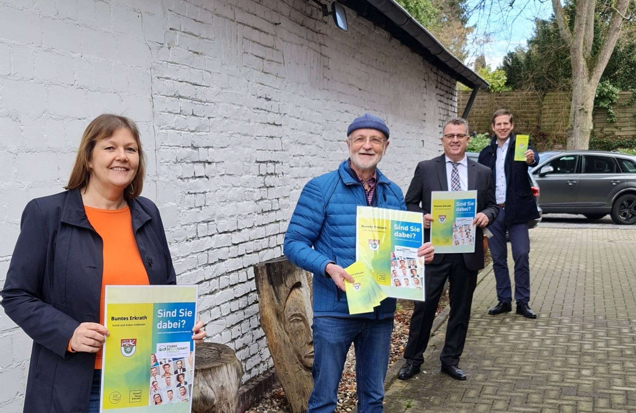  (v.li.) Christina Hohmann de la Haye, Wolfgang Sendermann (beide Kunsthaus Hochdahl), Wido Weyer (Vorsitzender des Wirtschaftskreises Erkrath) und Bürgermeister Christoph Schultz. 