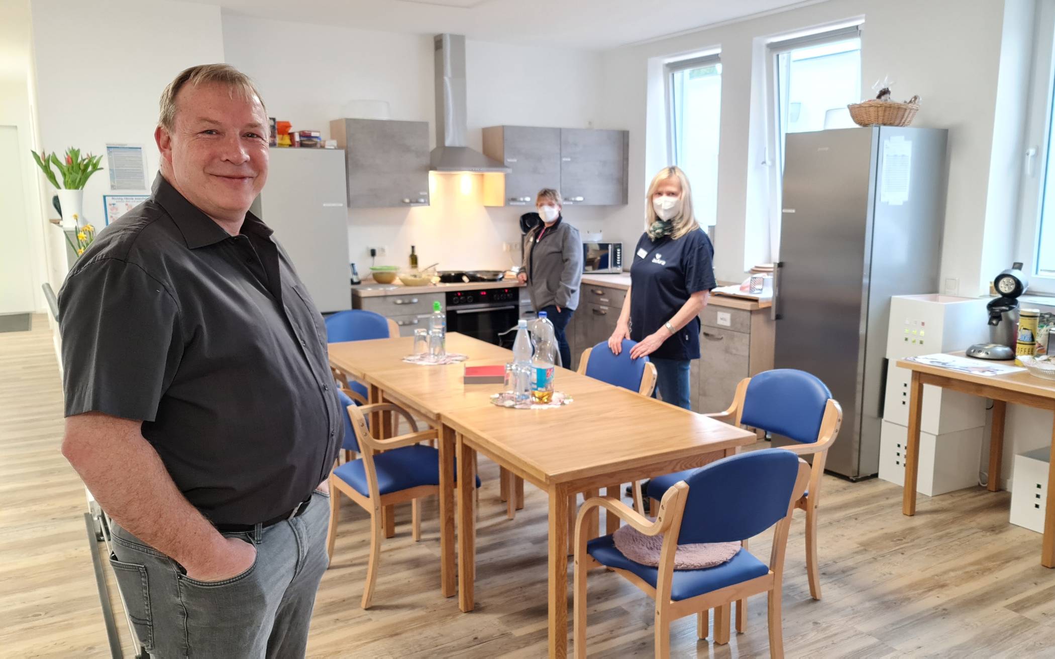  Dr. Michael Decker, Geschäftsführer der Aidura und Mitarbeiterinnen Daniela Sommrey (Mitte) und Astrid Steinke. 