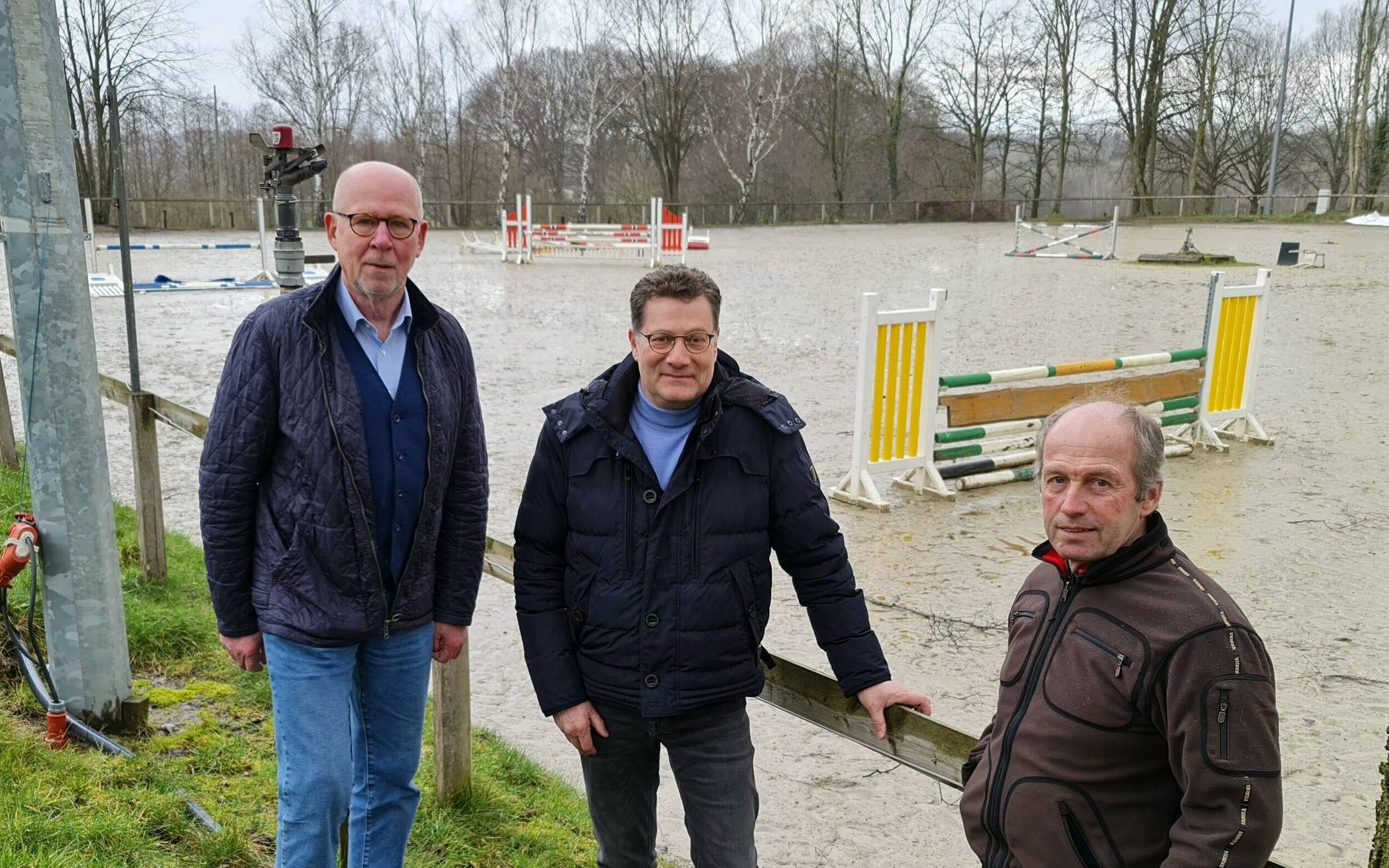  Jürgen Nölling (1. Vorsitzender), Martin Sommer (1. Geschäftsführer) und Hans-Willi Weber (2. Vorsitzender) vom Reit- und Fahrverein Erkrath freuen sich auf die kommenden Sanierungsmaßnahmen. 
