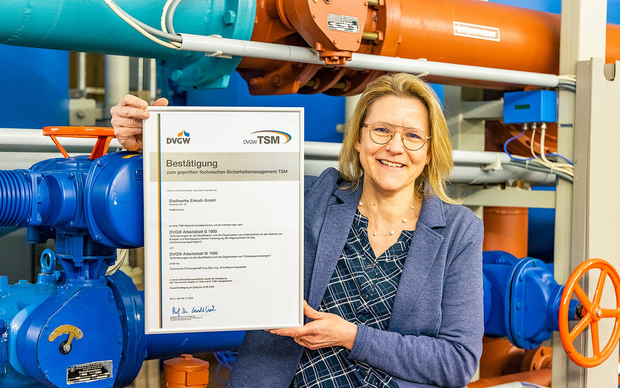  Marion Hauschke, Technische Leitung der Stadtwerke Erkrath, freut sich über die erfolgreiche TSM-Zertifizierung. 