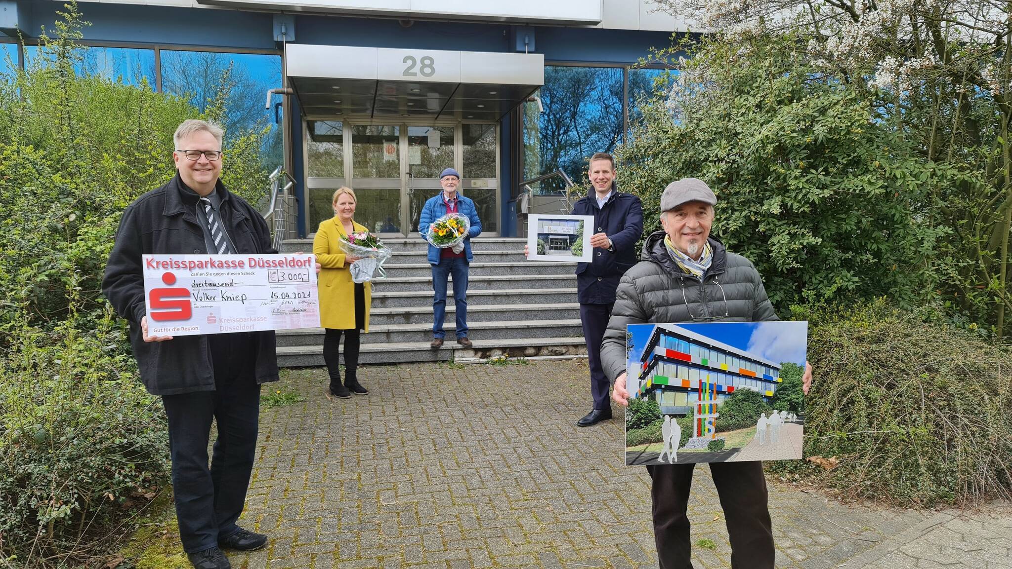 Künstler Lothar Kniep (rechts) mit seinem