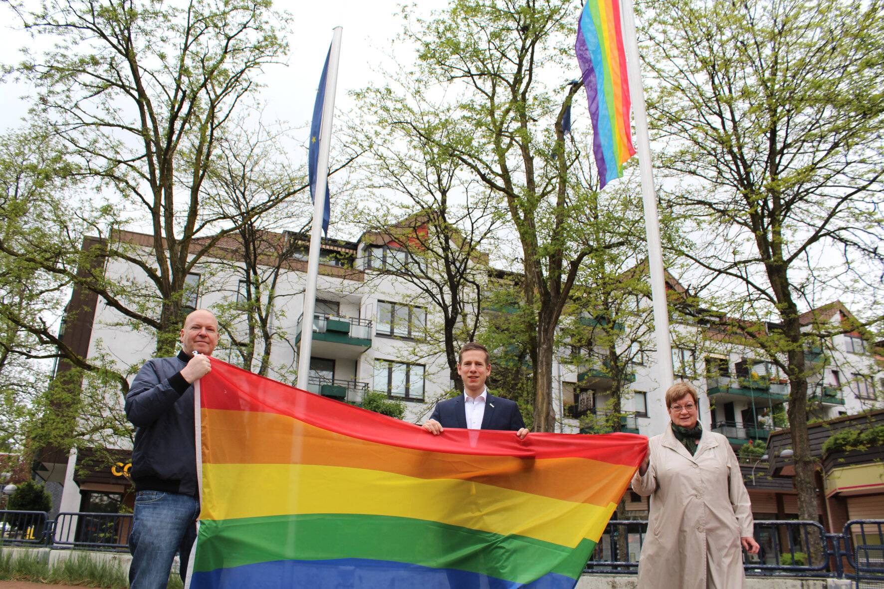 Regenbogenflagge am Europaplatz