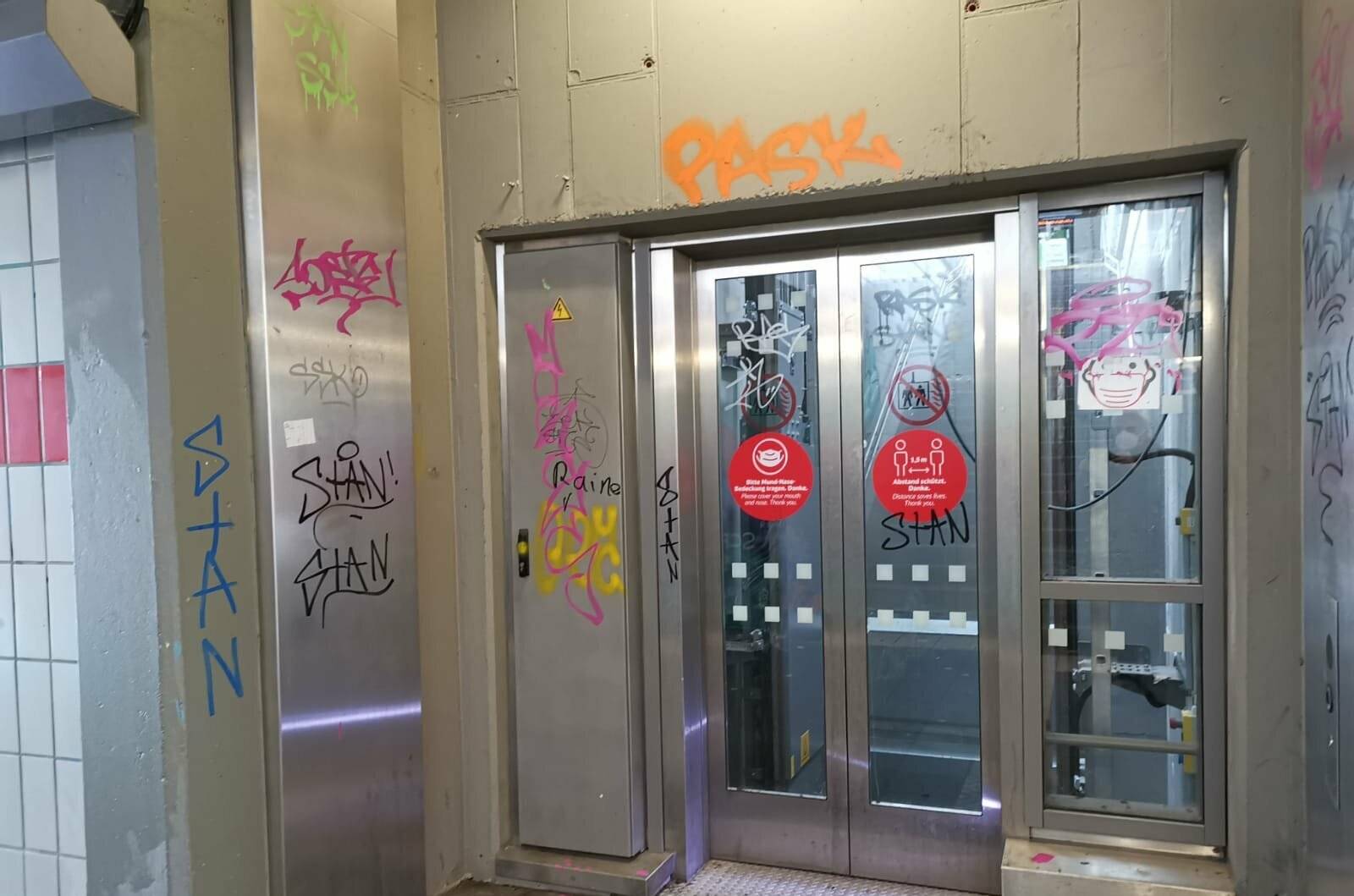 Vandalismus am S-Bahnhof Millrath.