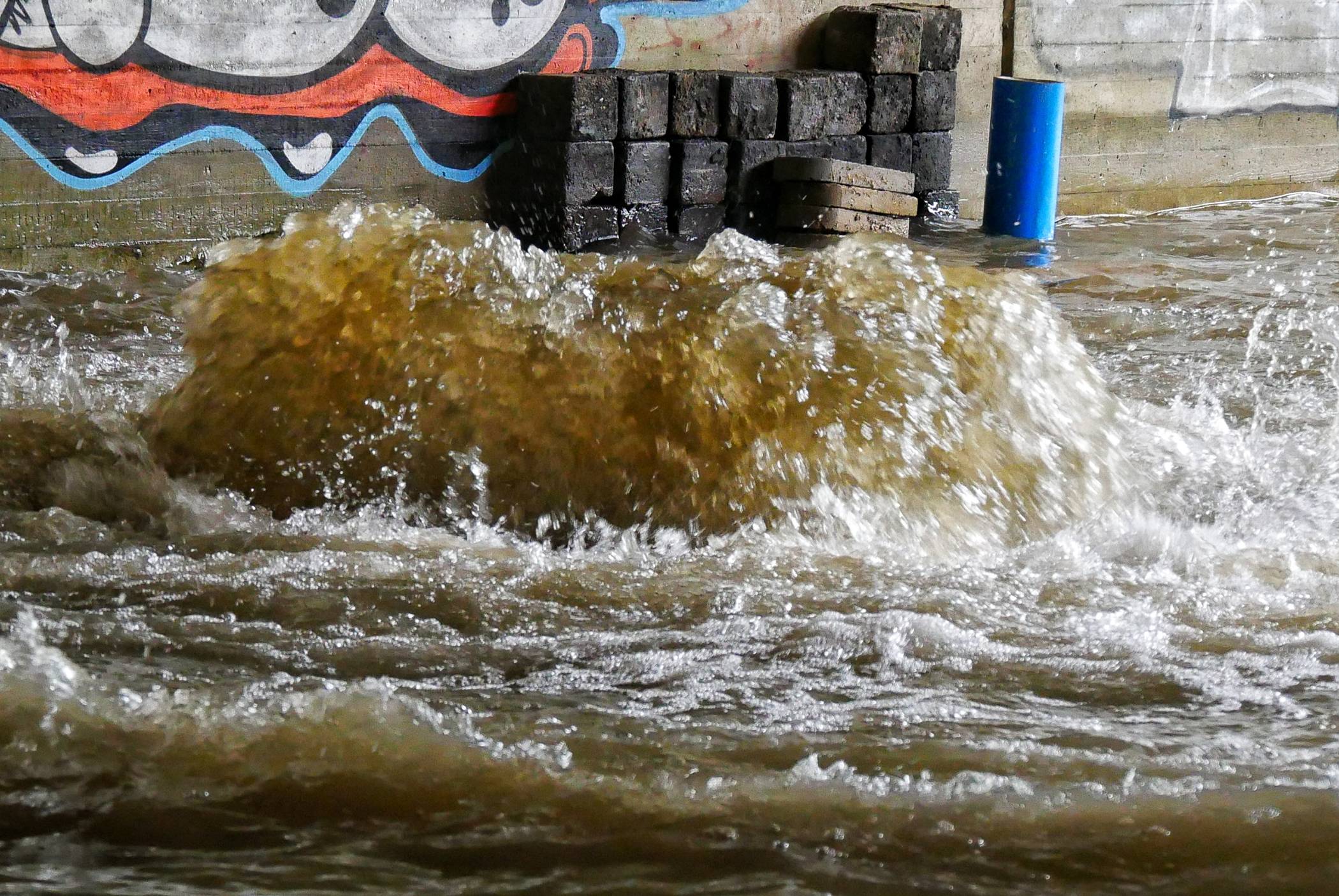 Wassermassen fluten den Kreis Mettmann: Kreisleitstelle verzeichnet 12.000 Notrufe