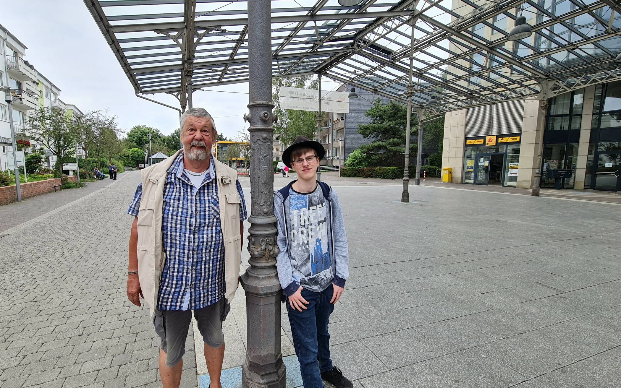  Wolfgang Scheurer (li..) vom Seniorenrat zusammen mit Mark Walsleben vom Jugendrat. 