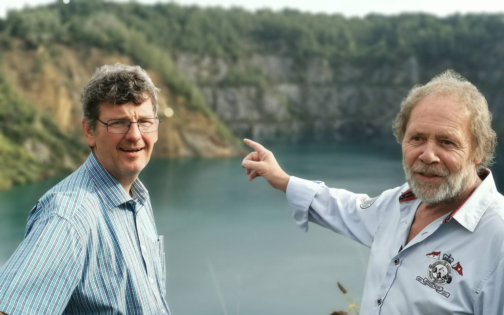  Bundestagskandidat Bernd Herrmann traf sich am Kalksteinbruch Neandertal mit Willi Schaefer.		Foto: nima 