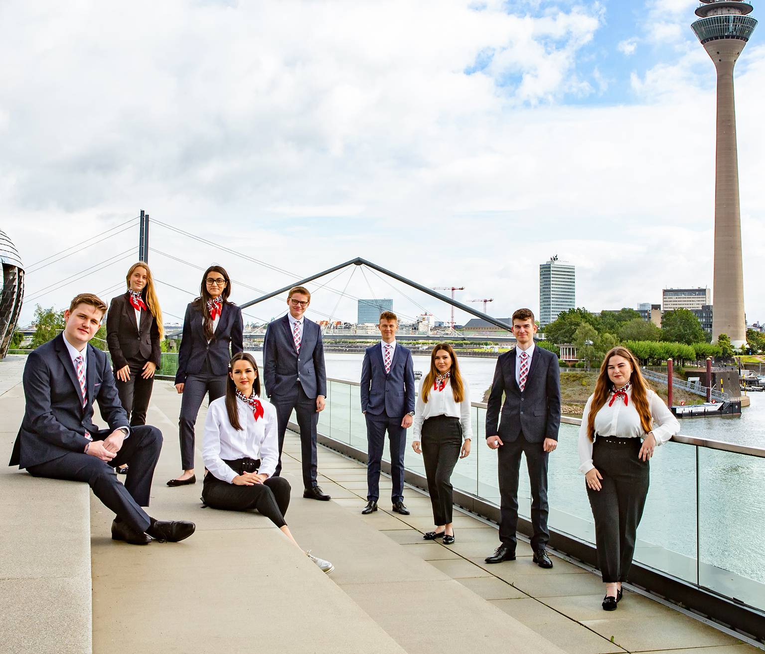  Der Ausbildungsjahrgang 2021 der Kreissparkasse Düsseldorf (v.l.n.r.): Nils Kersten, Anastazia Hinz, Leandra Arslan, Silvana Lichte, Yannick Kuhn, Jan Iber, Remziye Efetürk, Magnus Rickert und Sabrina Vößing.  