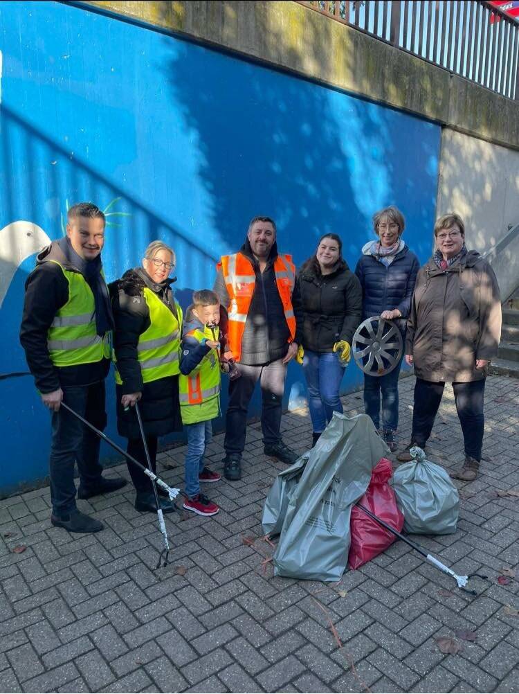 Dreck weg-Tag am Bahnhof Hochdahl.