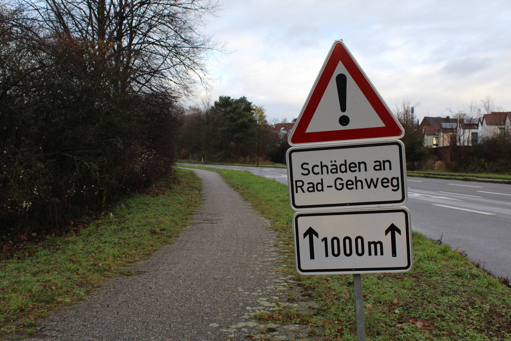 Arbeiten werden in mehreren Teilabschnitten durchgeführt: Bergische Allee: Sanierung der Rad- und Gehwege beginnt