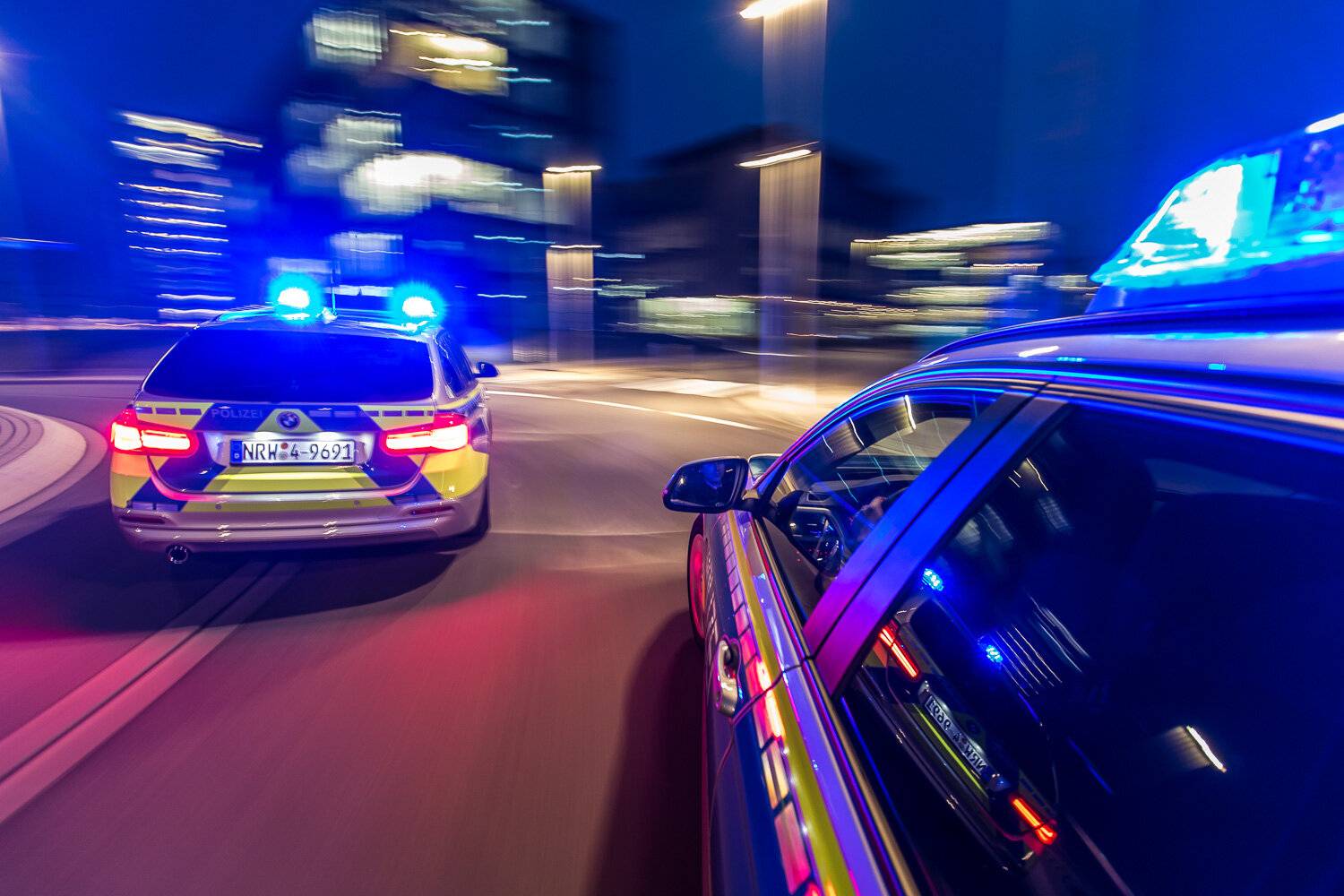 Poessl-Wohnmobil vom Garagenvorplatz entwendet