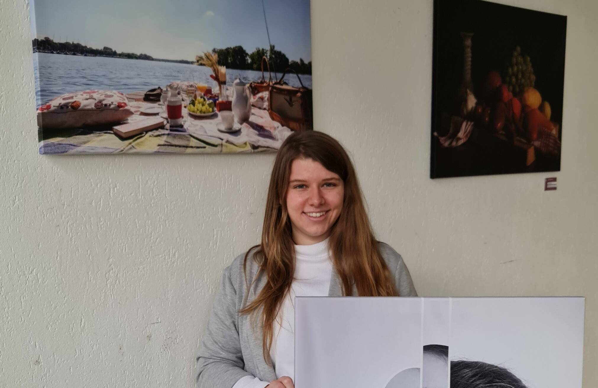  Carina Burau zeigt derzeit ihre Werke in der Caritas Begegnungsstätte. 