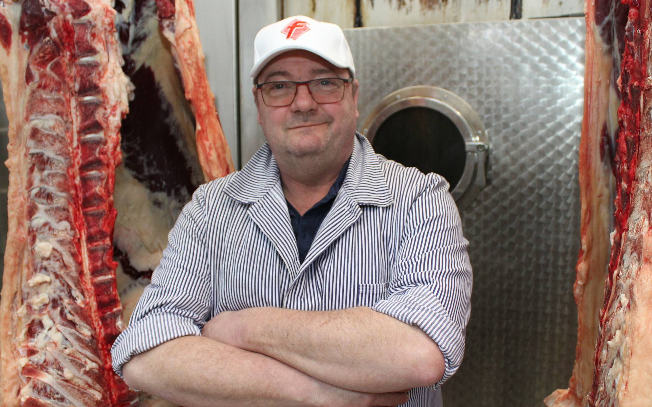 Fleischermeister Thomas Kluke bezieht die Tiere, die er verarbeitet, von kleineren Betrieben, darunter auch Landwirte aus Erkrath und Heiligenhaus.  