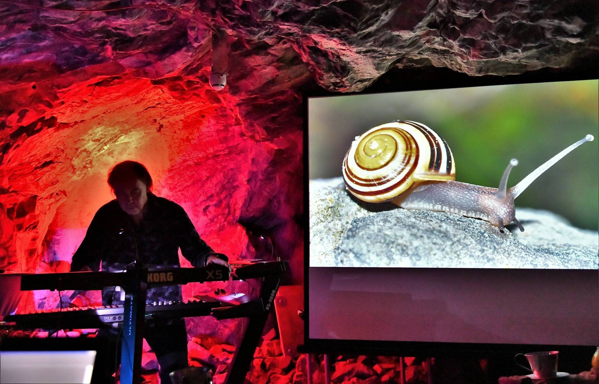  Bernd Scholl und Klaus M. Weber - "Concert in the cave".      
