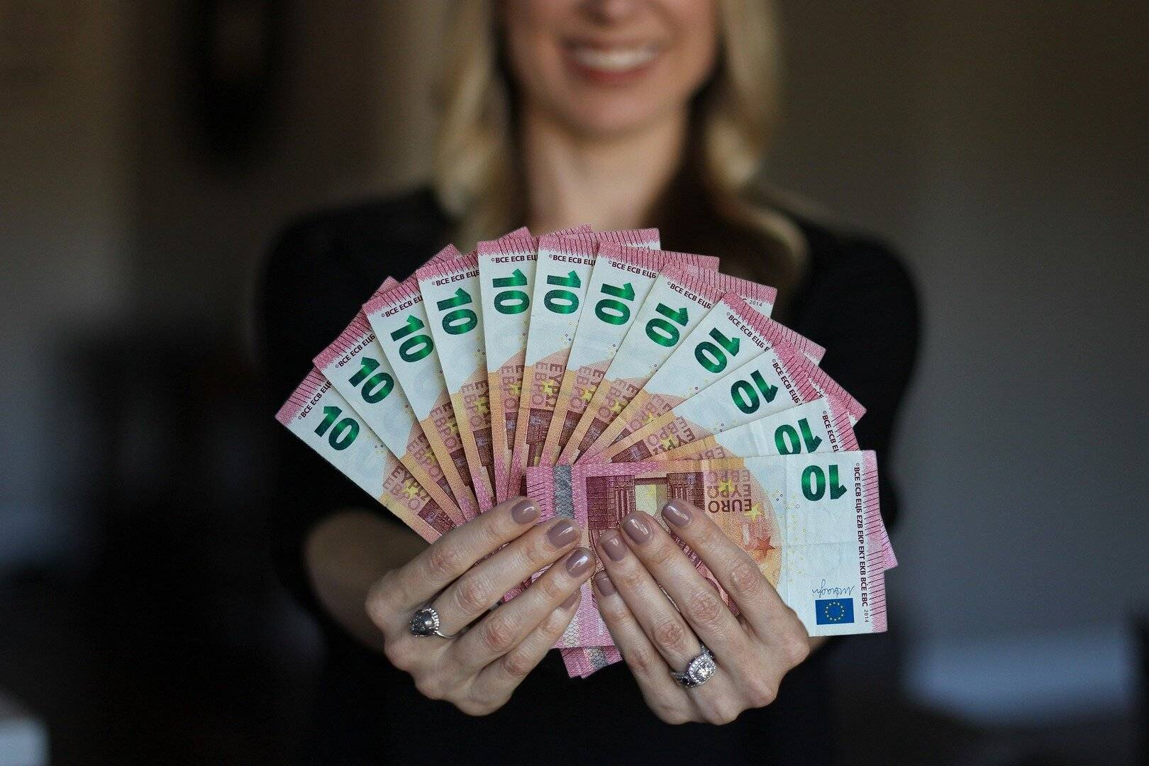  Wenn das Geld knapp ist, kann ein Kredit die rettende Lösung sein. 
