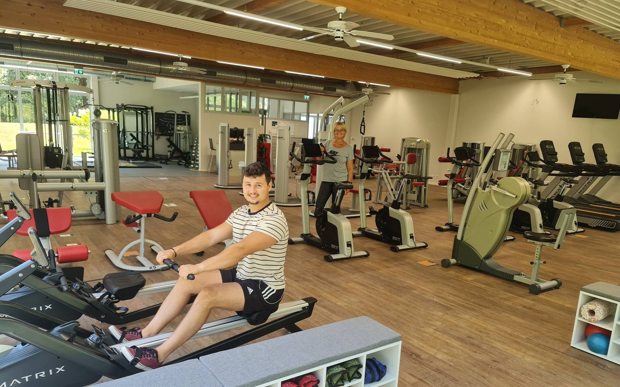  Heike Bröker und Benjamin Jacob vom Team des TSV Hochdahl freuen sich auf die Wiedereröffnung des Studios nach zweiwöchiger Renovierungsphase. 