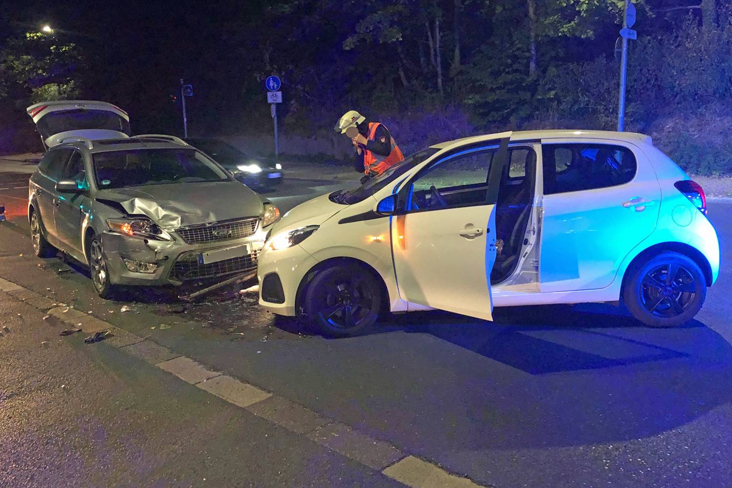 Hoher Sachschaden nach Abbiegeunfall