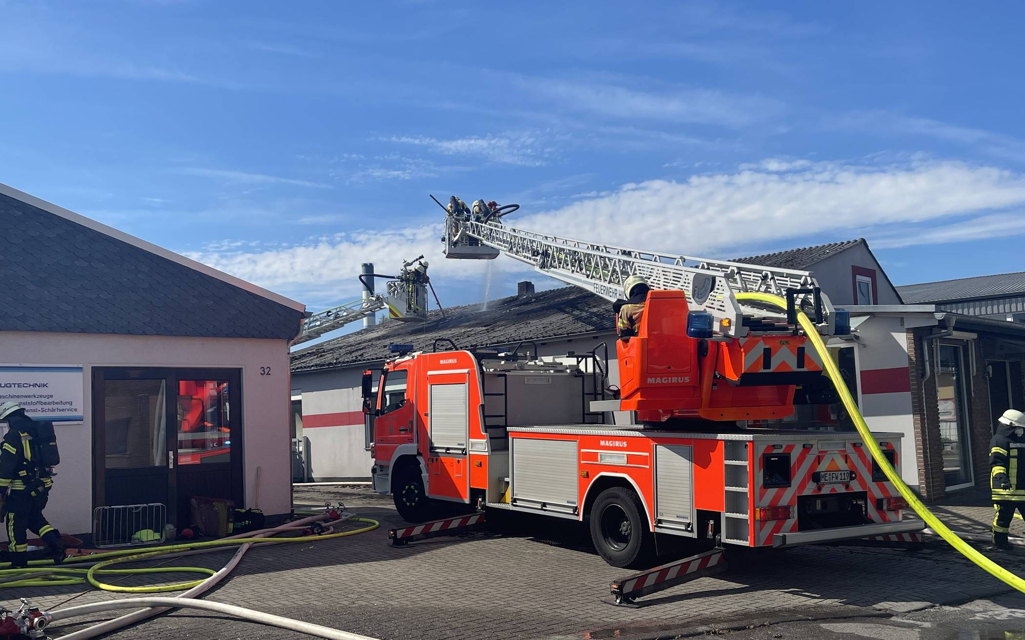 Firmenbrand auf der Hauptstraße