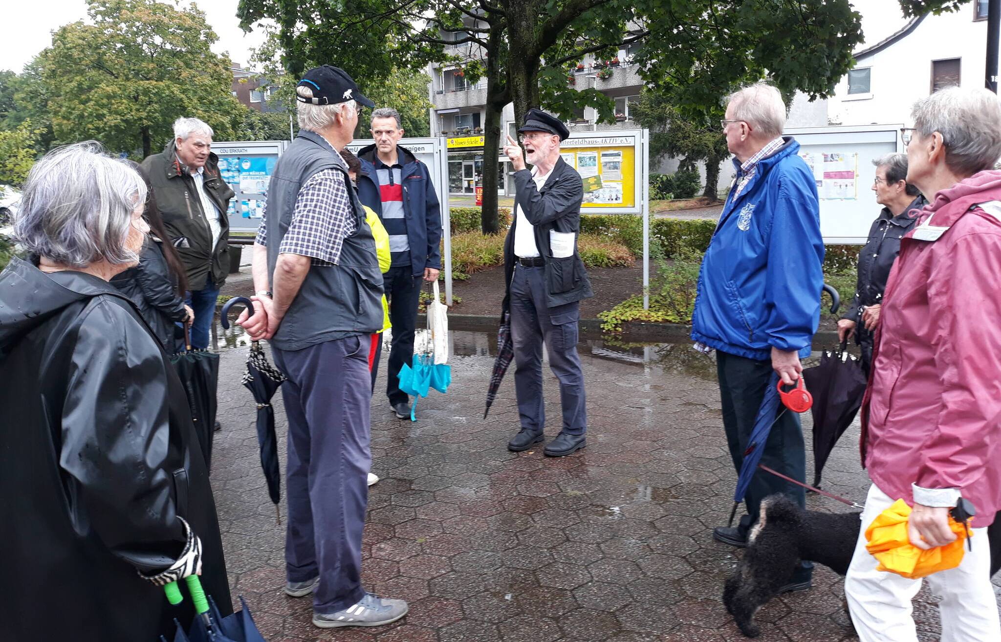  Unterfeldhaus Aktiv lud zum Bummel durch den Stadtteil ein. 