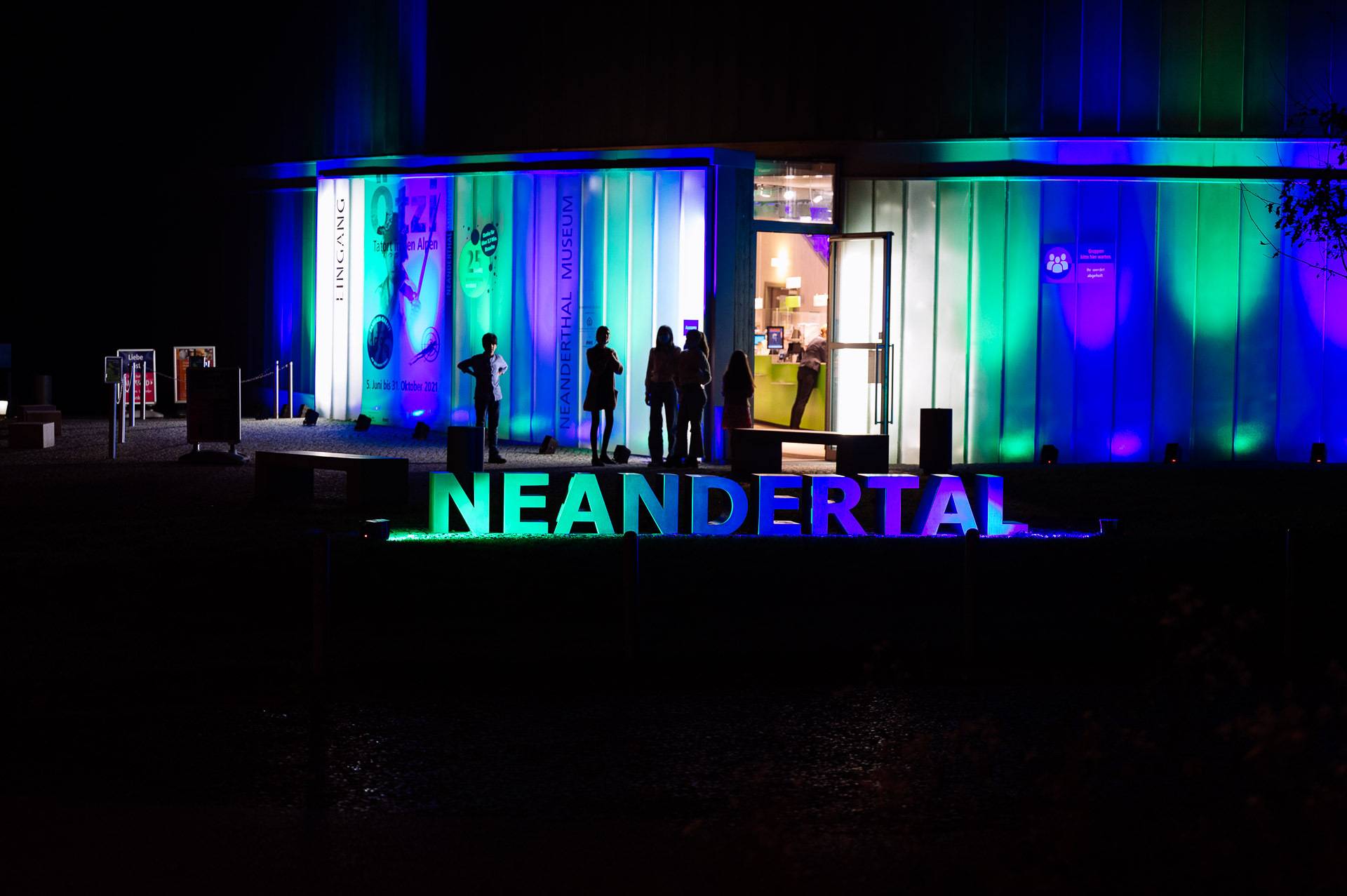 
Das Neanderthal Museum bei Nacht entdecken
