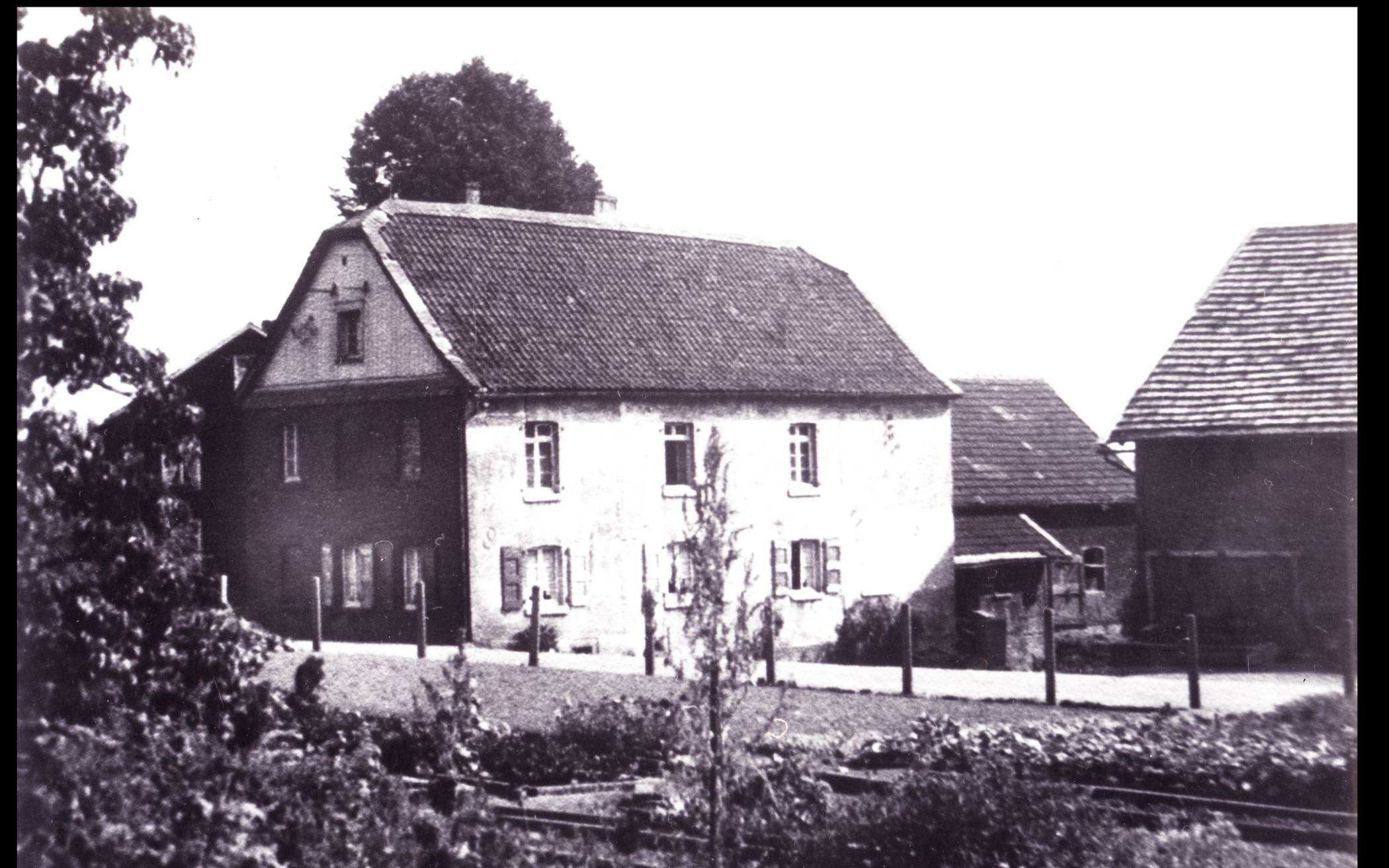  Der Bauernhof Püttbach in Millrath. 