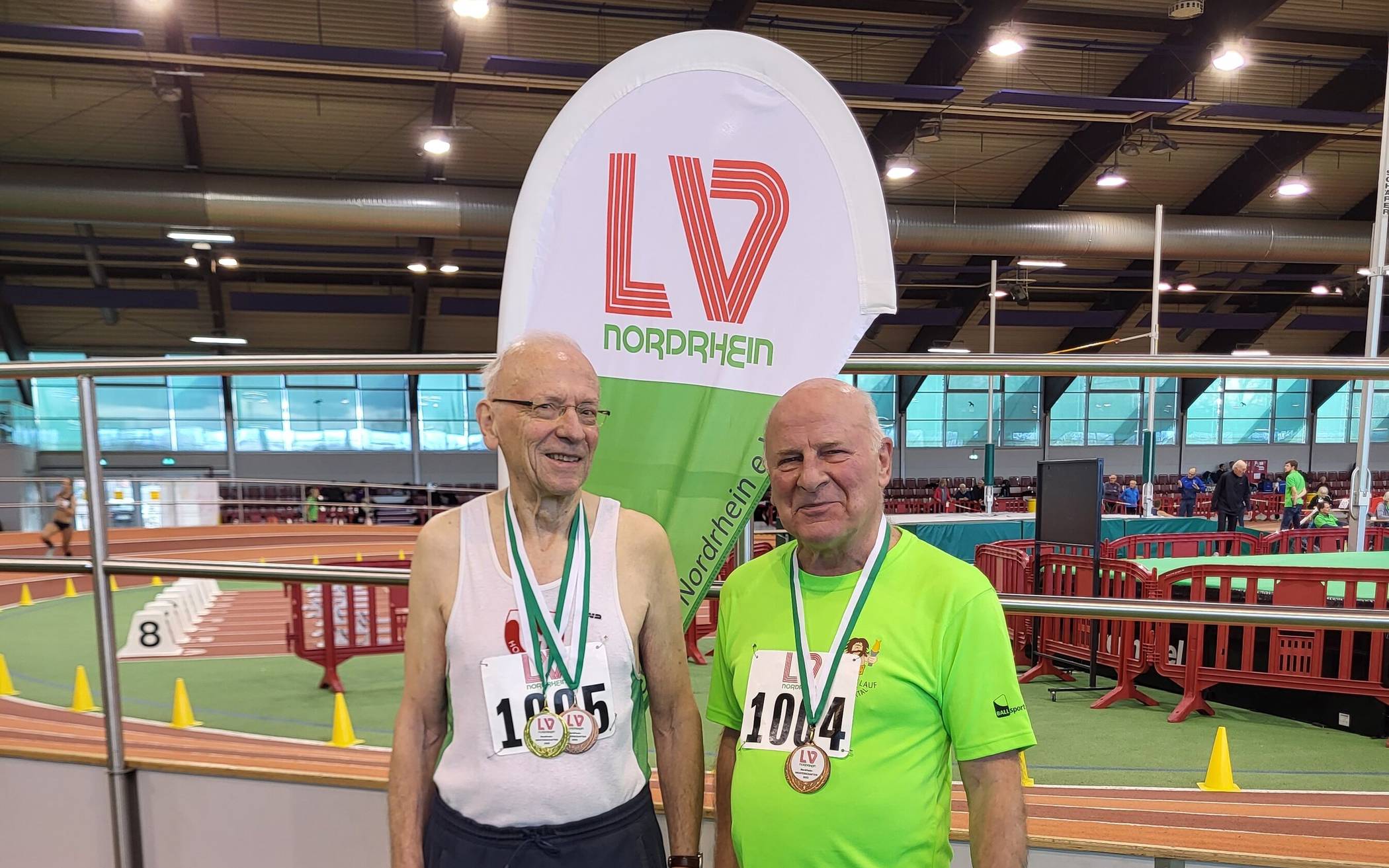  Gottfried Bander und Hans-Jürgen Kahl (v.l.) präsentierten sich bei den Offenen Nordrhein-Hallenmeisterschaften der Senioren in sehr guter Form. 