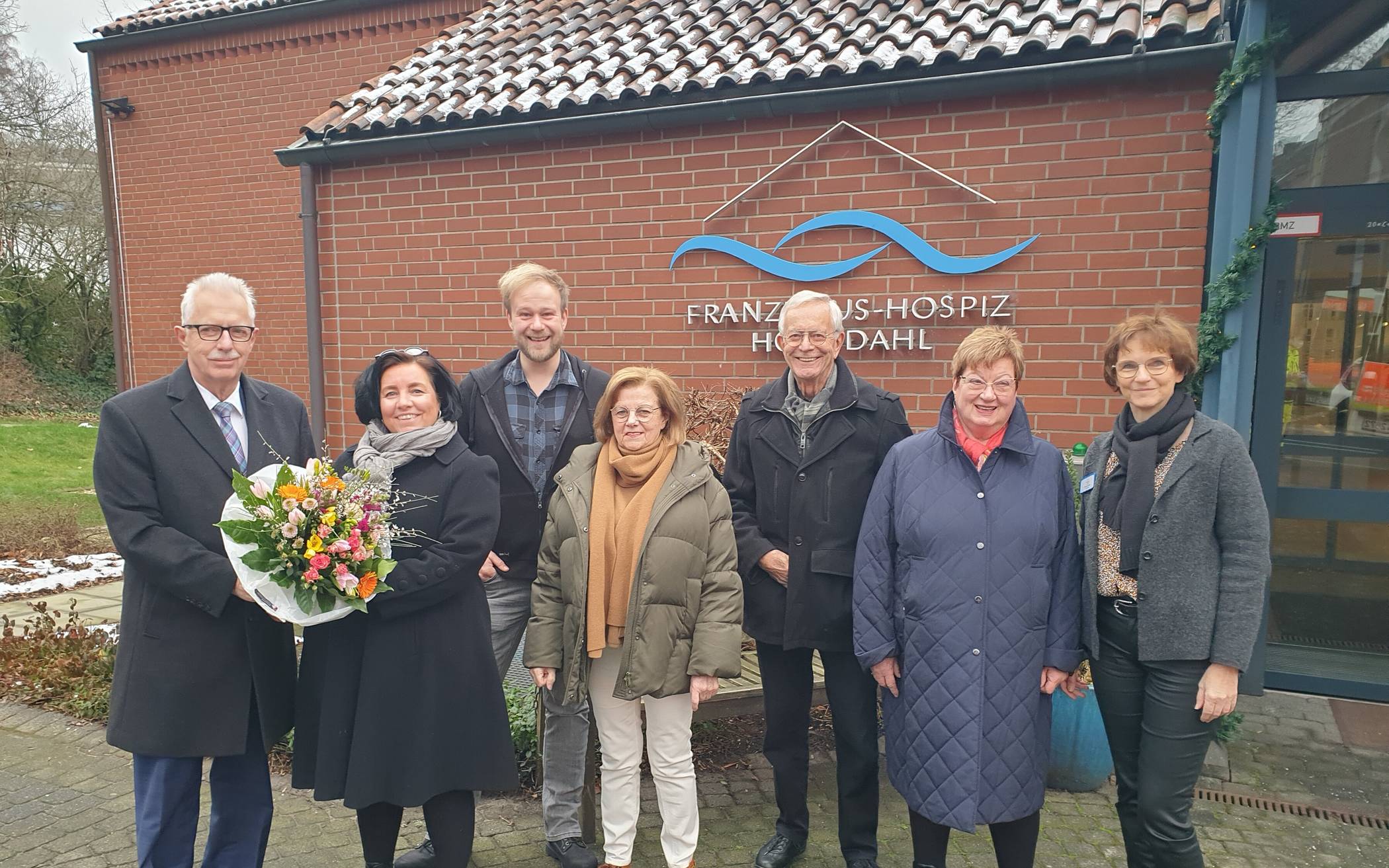  (v.li.) Thomas Hendele, Silke Kirchmann, Siegfried Schulte, Marianne Koch, Dr. Erhard Tönjes, Regina Wedding und Carola Engel. 