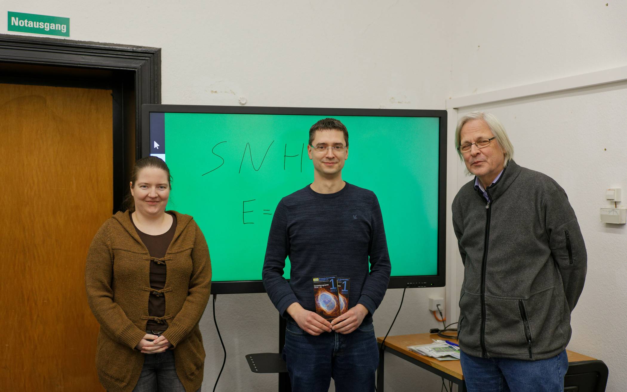 Präsentieren das neue Programm: (v.li.) Magdalena Kapela (Dozentin), Christian Müller und Dipl.-Ing. Jan Sundermann (beide Beisitzer).  