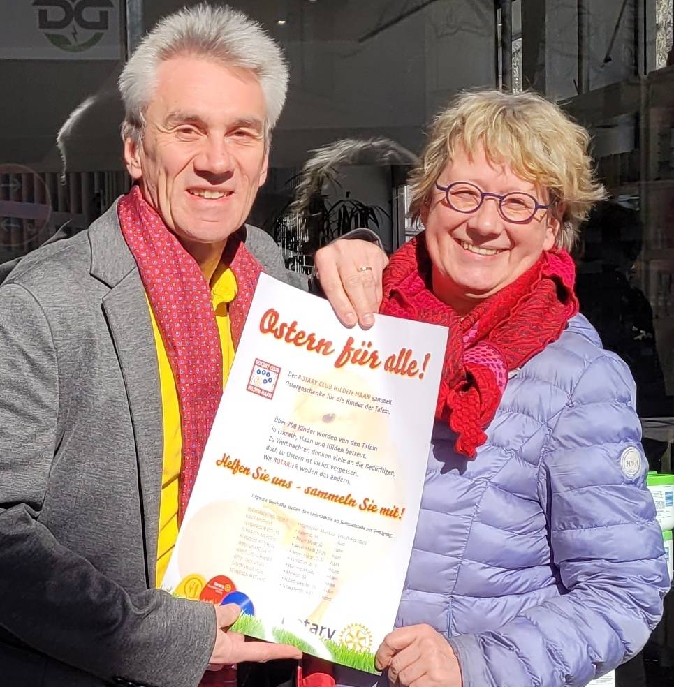  Sara Willwerth (re., erste Präsidentin des Rotary Clubs Hilden-Haan) und Dr. Jürgen Wunderlich (Pressesprecher und Initiator der Aktion "Ostern für alle"). 