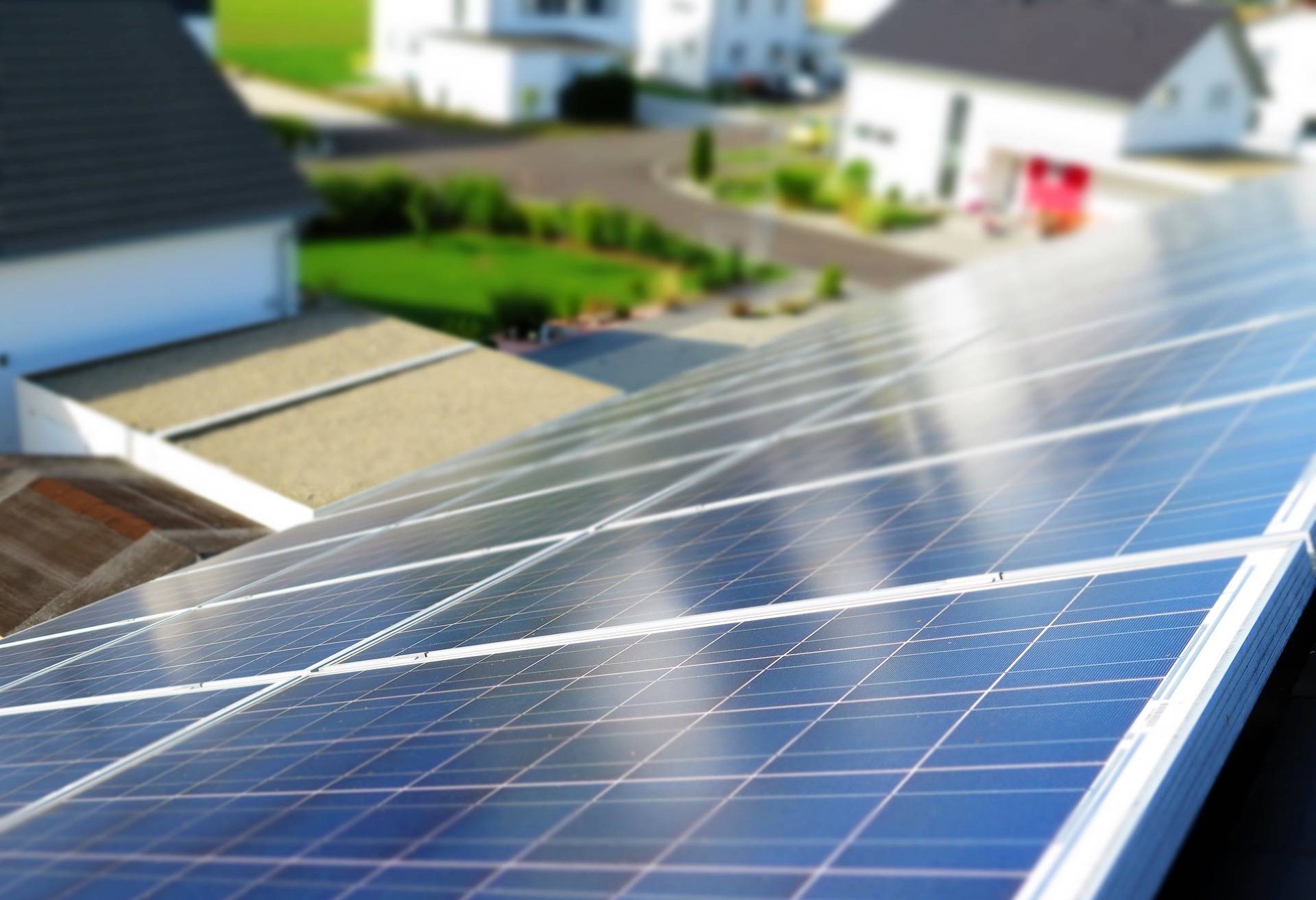 Land erleichtert Ausbau erneuerbarer Energien im Eigenheim: Mehr Möglichkeiten für Wärmepumpen und Solaranlagen