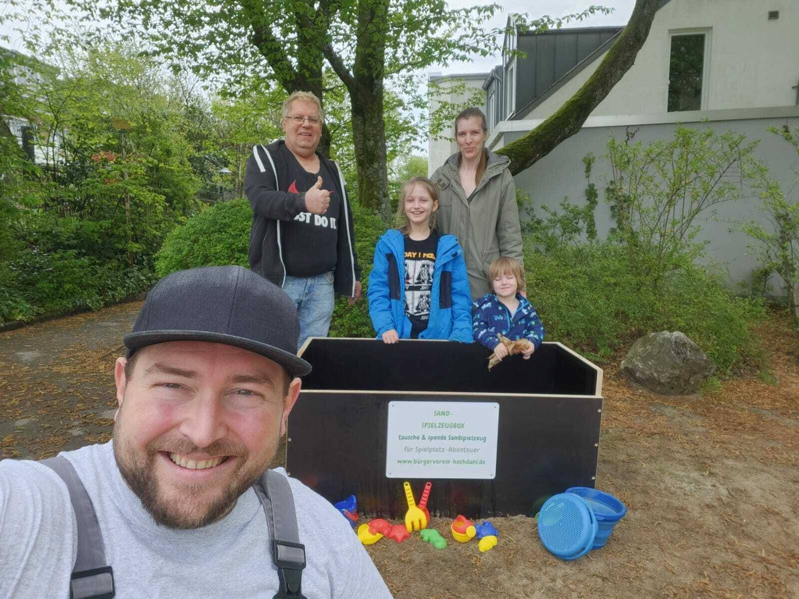 Erste Spielzeugkiste in Hochdahl aufgestellt