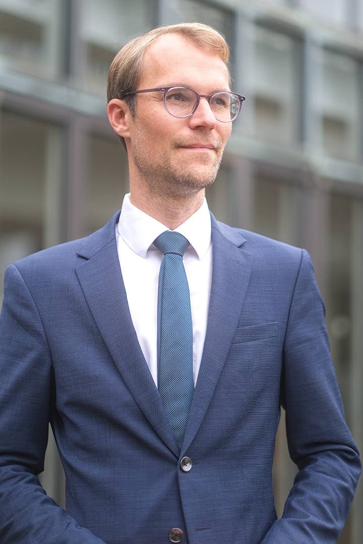 Dr. Christian Untrieser 