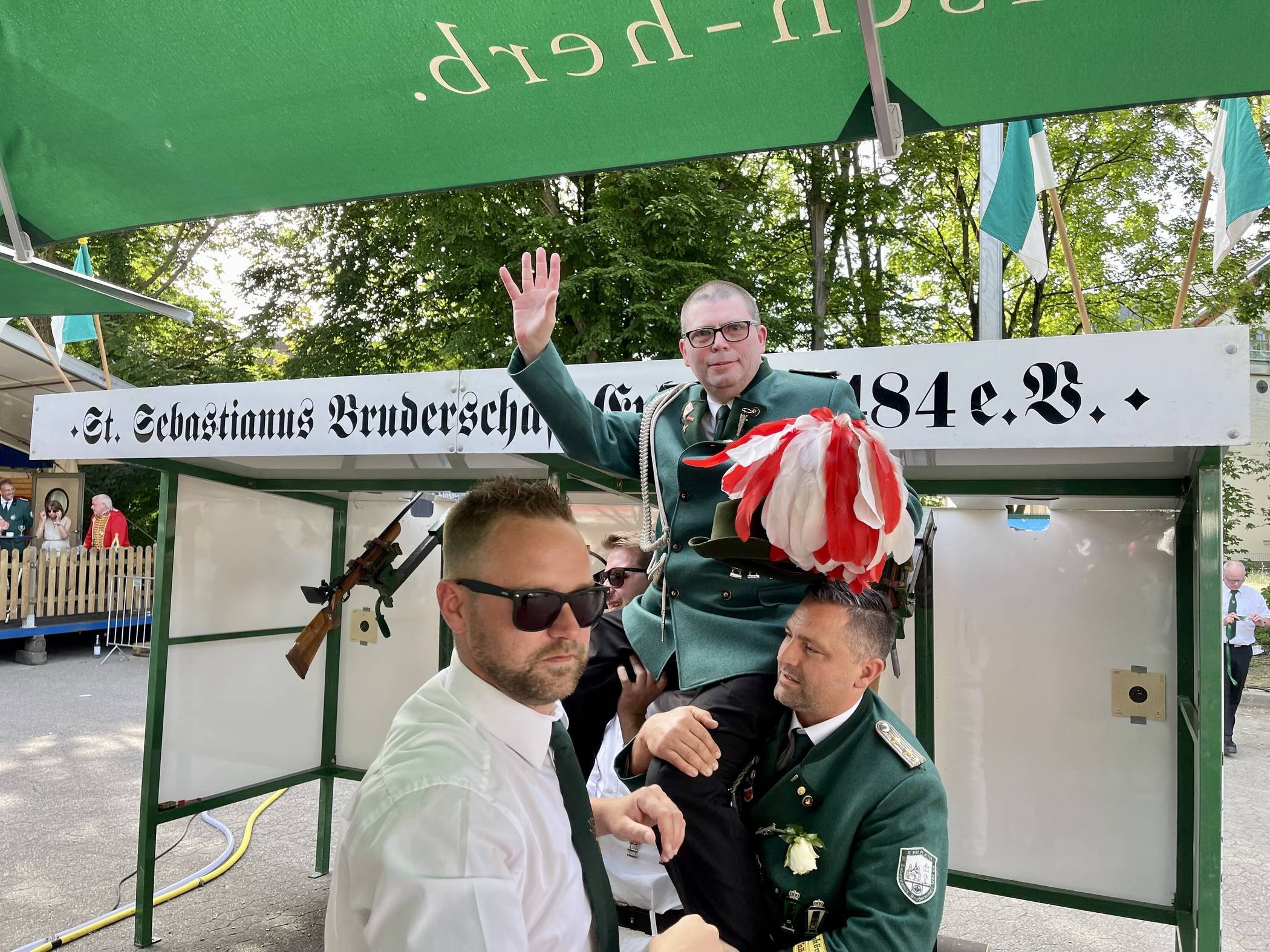 König der Bruderschaft 2022/23 Michael Büchel im vergangenen Jahr kurz nach dem Königsschuss.