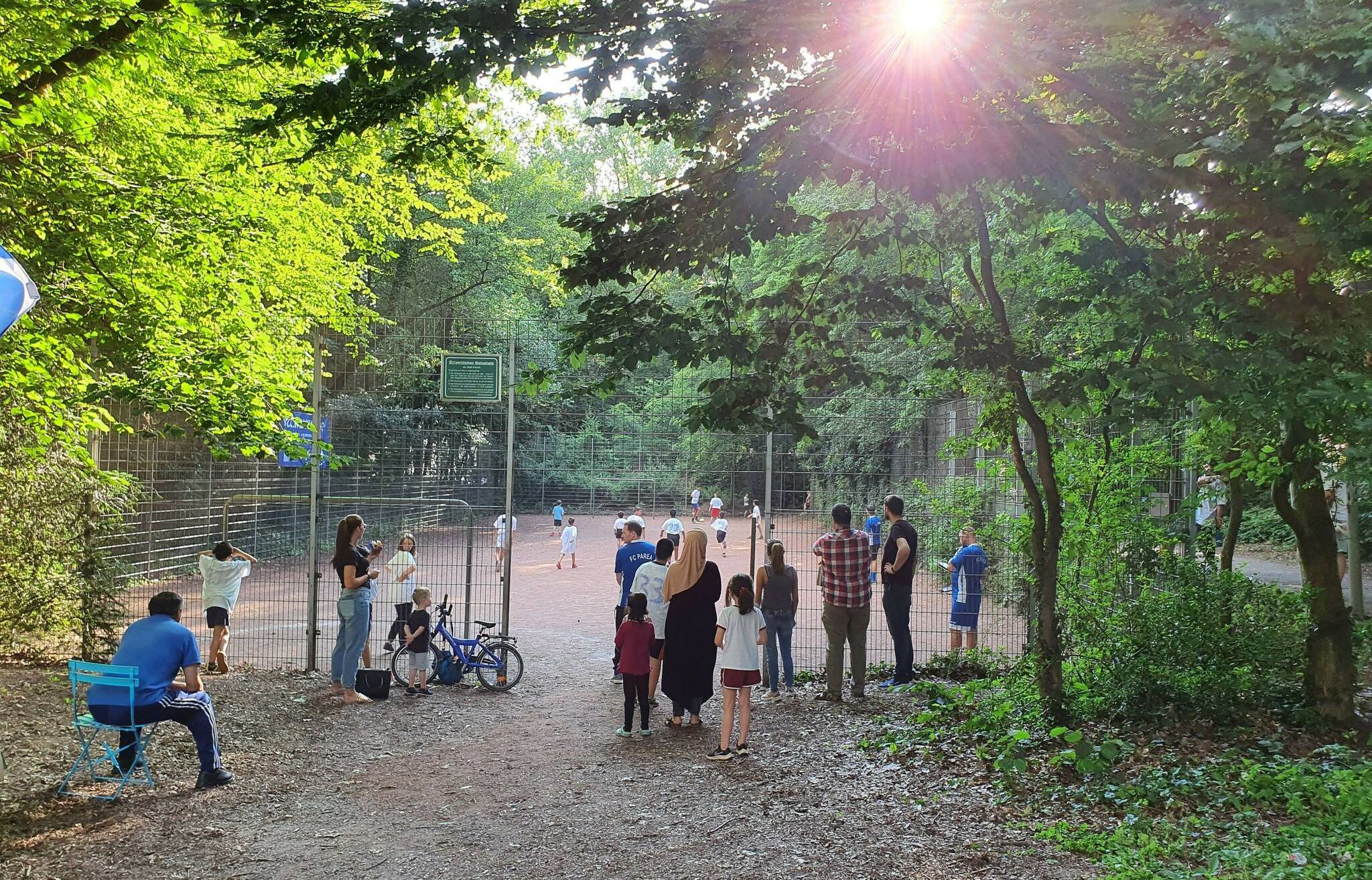  Der FC Parea Schimmelbusch lädt Erkrather Kinder und Jugendliche auch in diesem Jahr wieder zur kostenlosen Bolzplatz-Tour in den Sommerferien ein.  