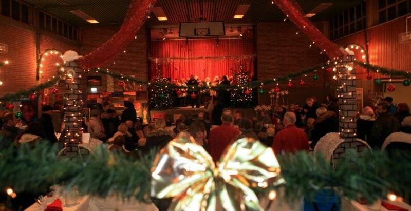  Der Unterbacher Weihnachtsmarkt in der Wichernschule. 