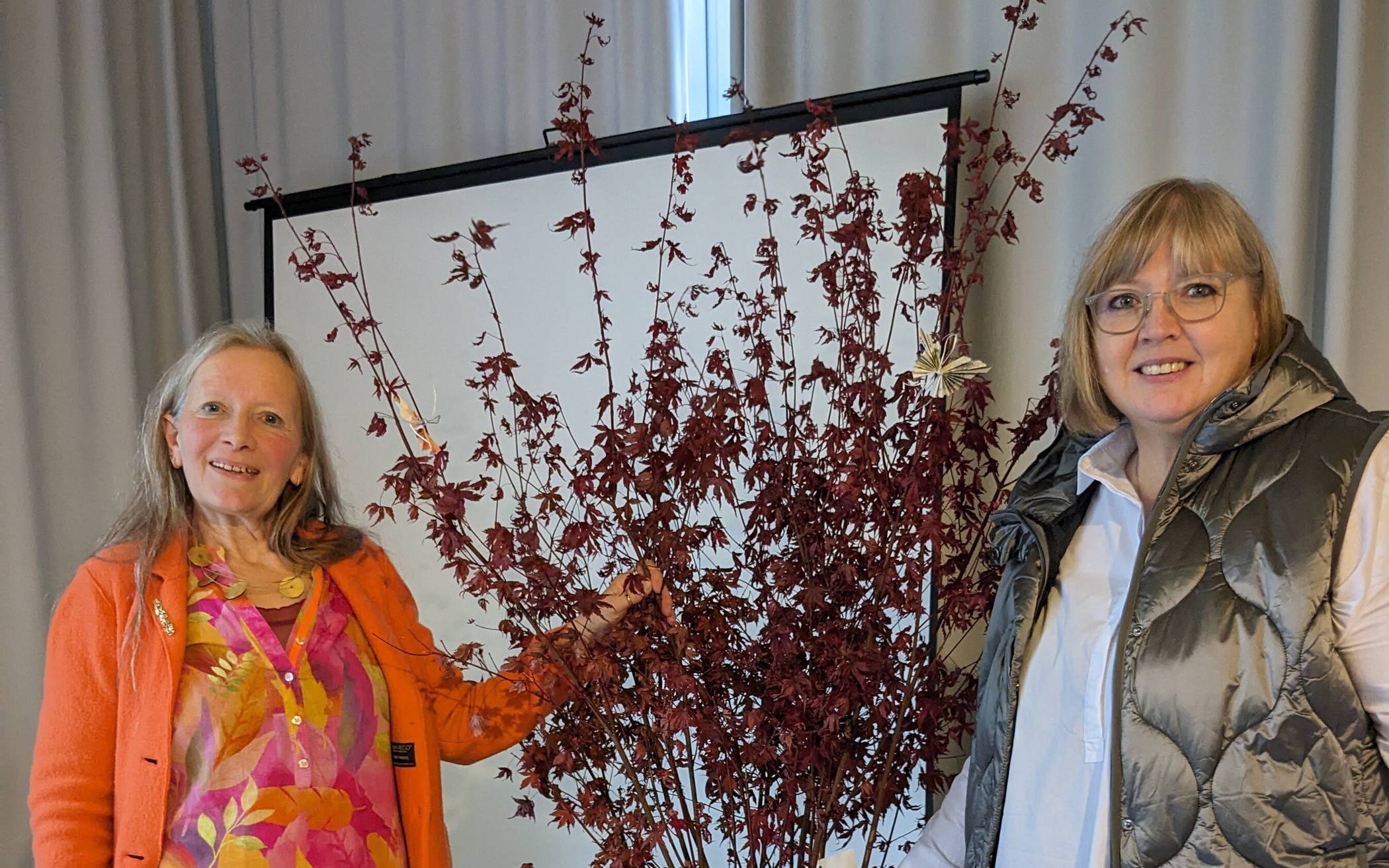 Monika Thöne (64 Jahre, li.) übergibt die Leitung der Begegnungsstätte Gerberstraße an Gabriele Wolpers (59). Foto: Gabi Gründker