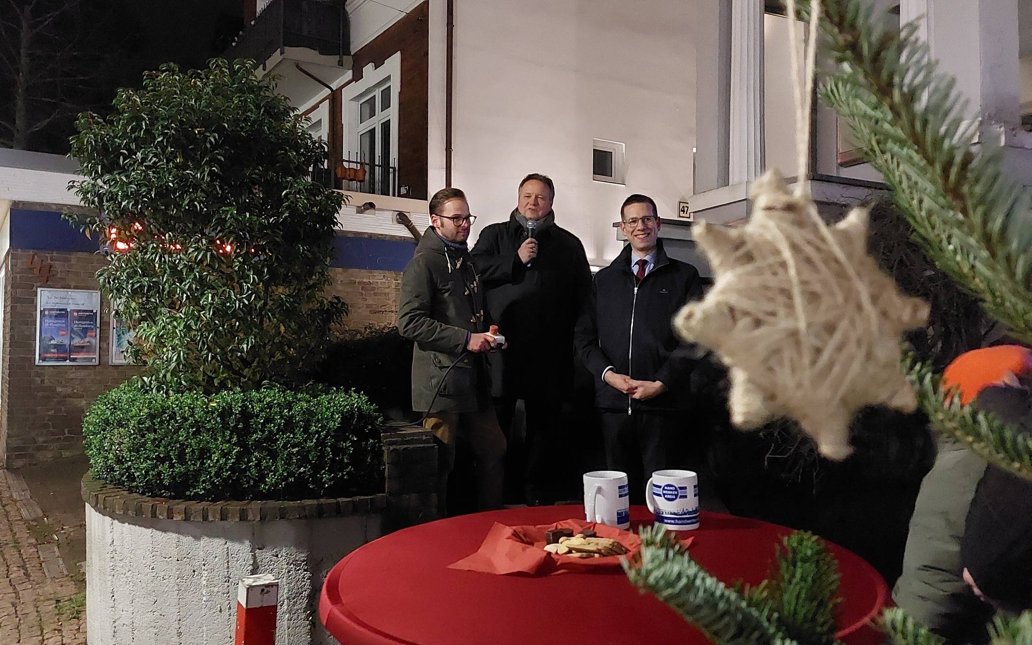  (v.li.) Axel Nölling (Vorstandsvorsitzender des Handwerkerkreises Erkrath), Thomas Döring (Kreissparkasse Düsseldorf) und Bürgermeister Christoph Schultz. 