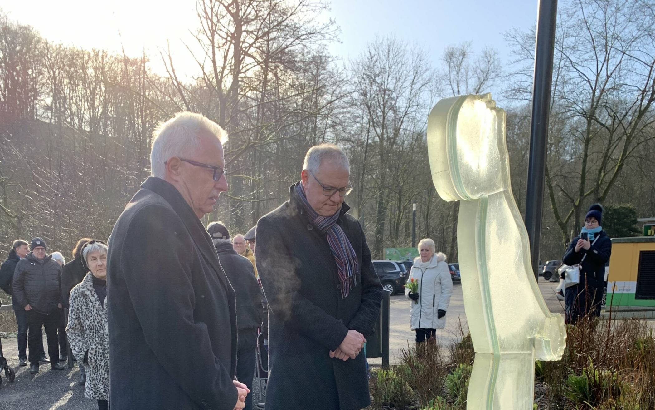  Gedenkveranstaltung am Gedenkzeichen „Heller Schatten" im Neandertal. 