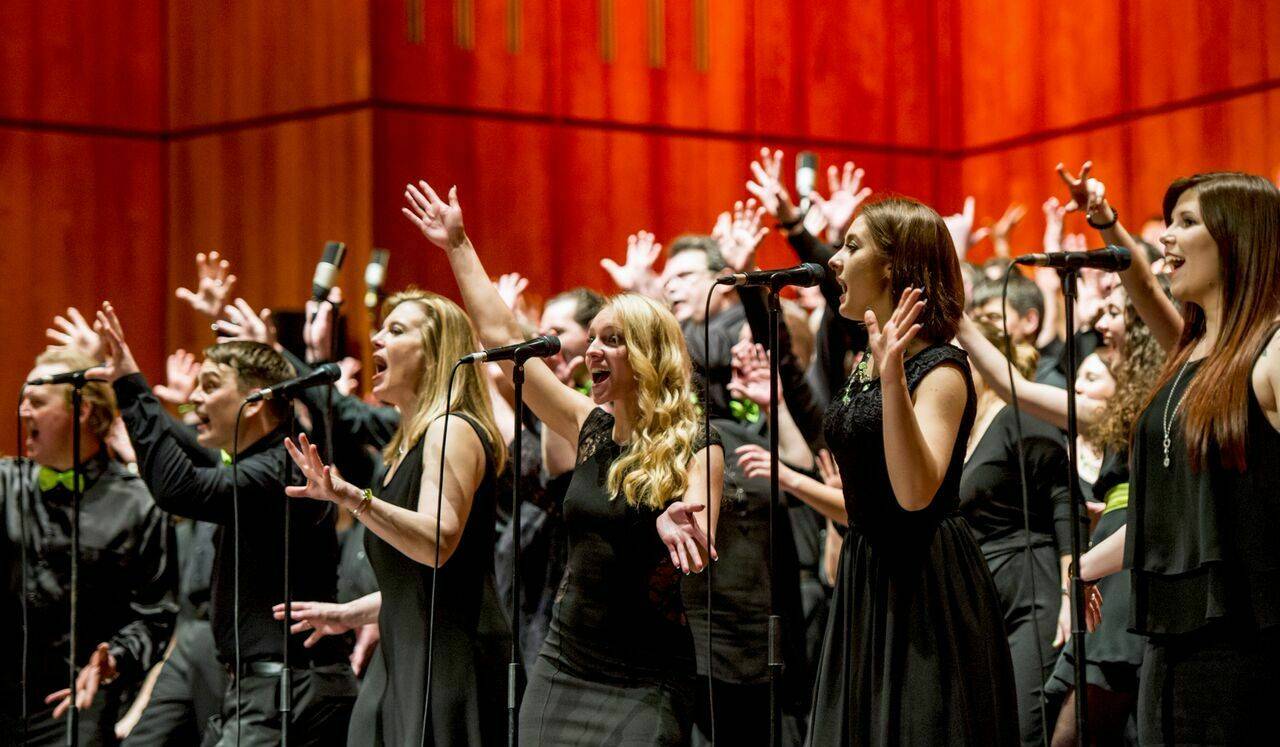 „This Christmas“, das virtuelle Weihnachtskonzert, bringt Weihnachtsfreude zum Mitsingen direkt zu den Menschen nach Hause.