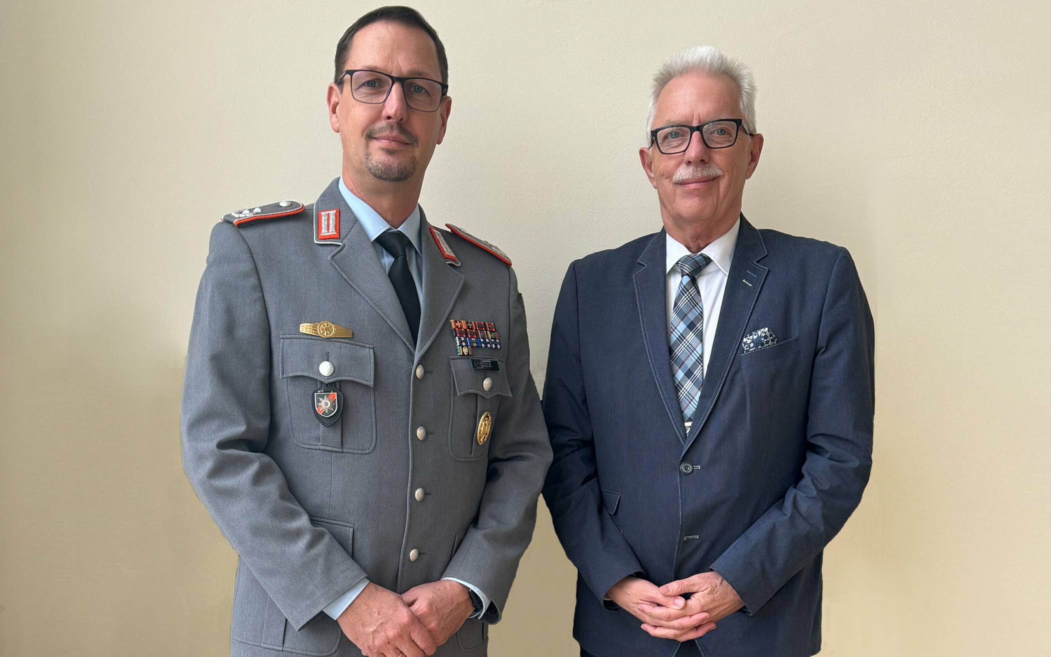 Oberstleutnant Thorsten Böer (li.) zu Gast bei Landrat Thomas Hendele.