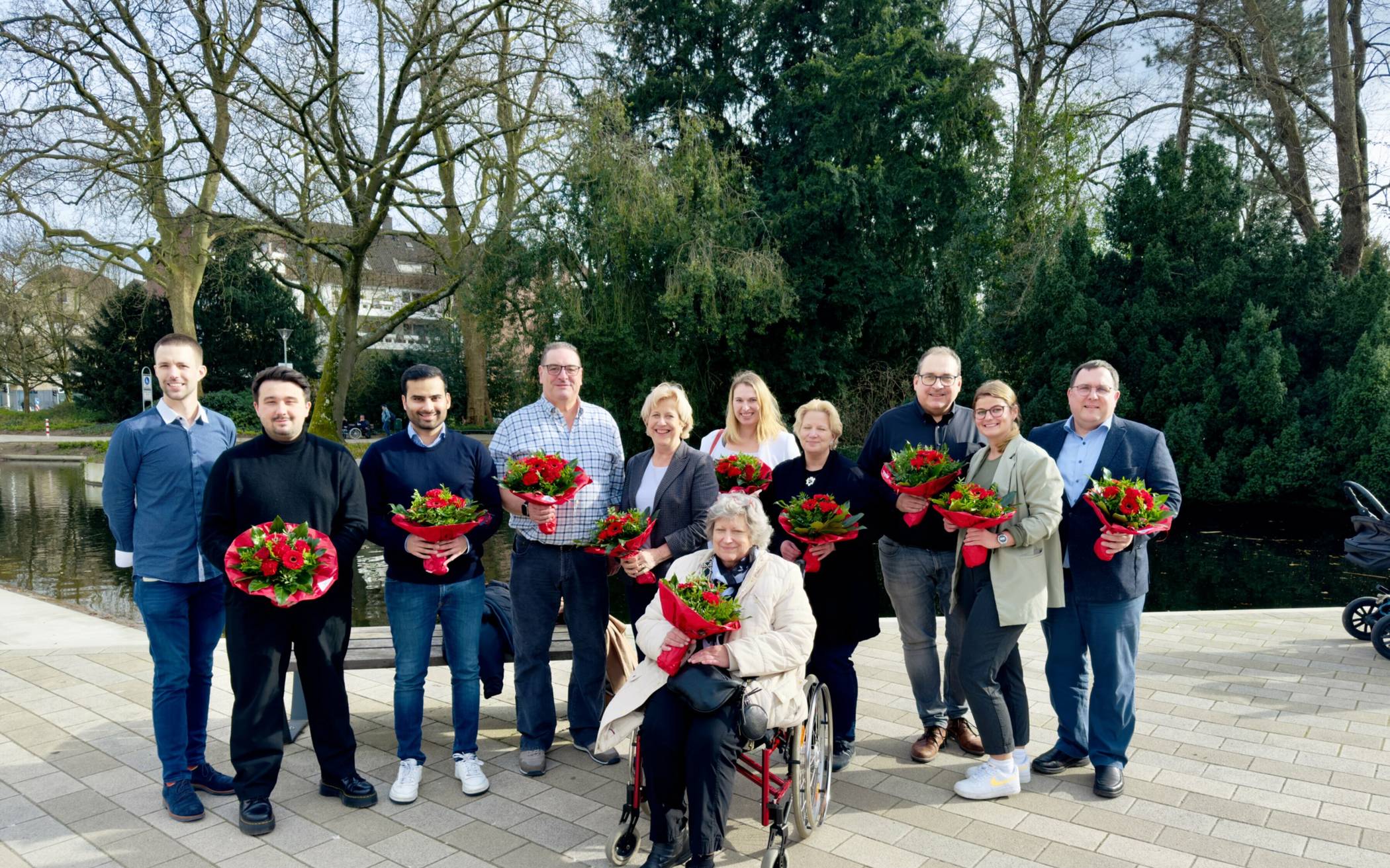 (v.li.) Mark Schimmelpfennig, Ben Eisenblätter, Shamail Arshad, Toni Nezi, Elisabeth Müller-Witt, Marion Klaus (vorne), Simone Sönmez, Ariane Knauer, Jens Geyer, Marielena Scheffler und Jens Niklaus.