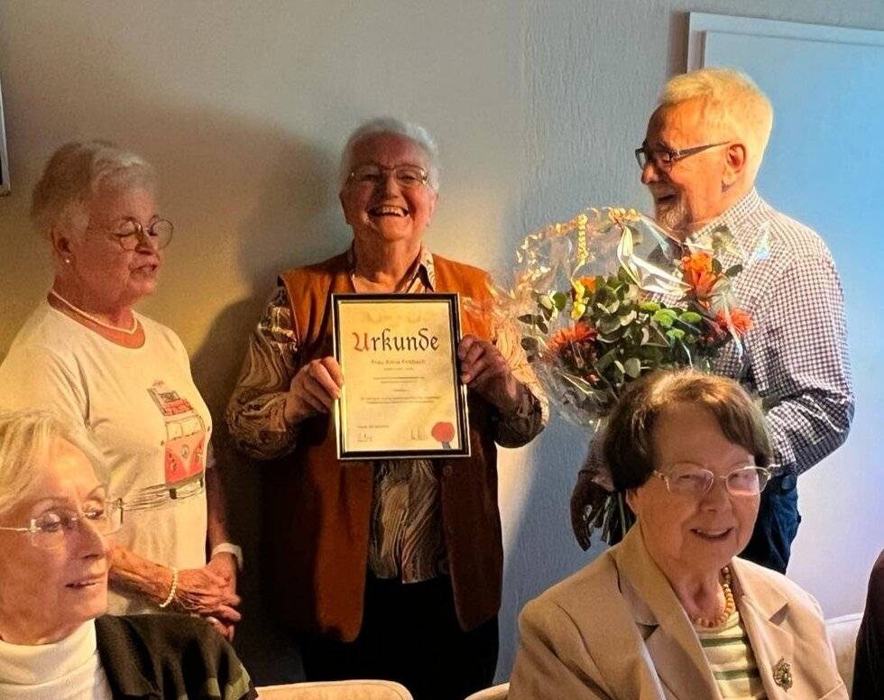 Anna Firsbach ist nun Ehrenmitglied des Heimatvereins Erkrath.