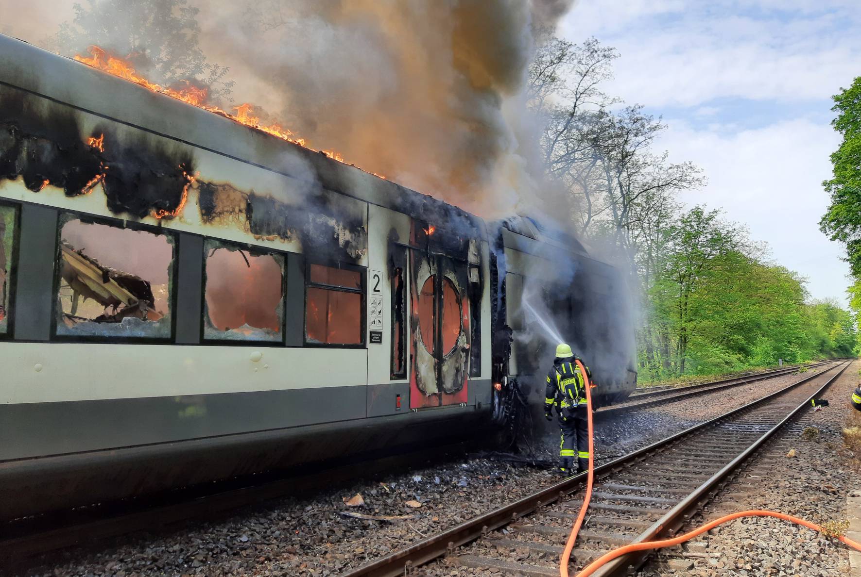 Brand eines Regiobahn-Zuges in Erkrath