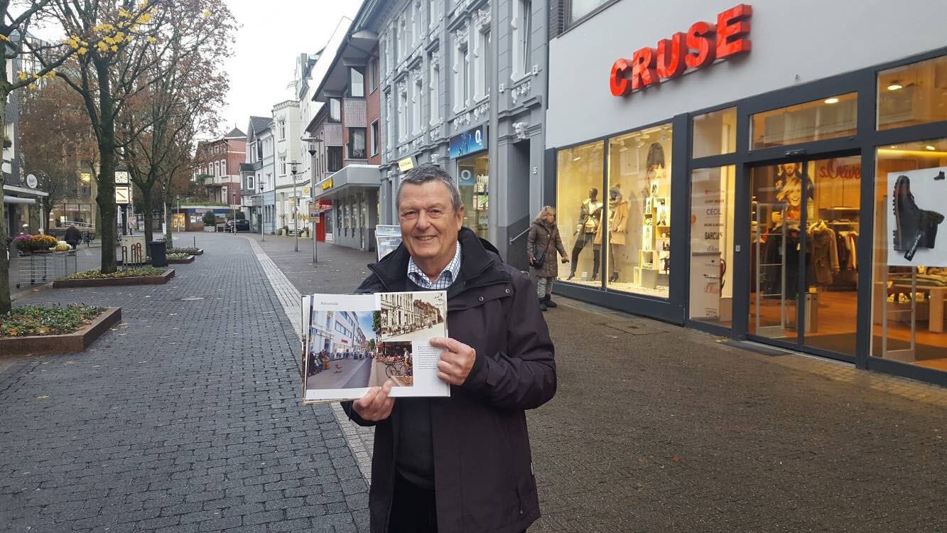 Rainer Wolf in der heutigen Bahnstraße.