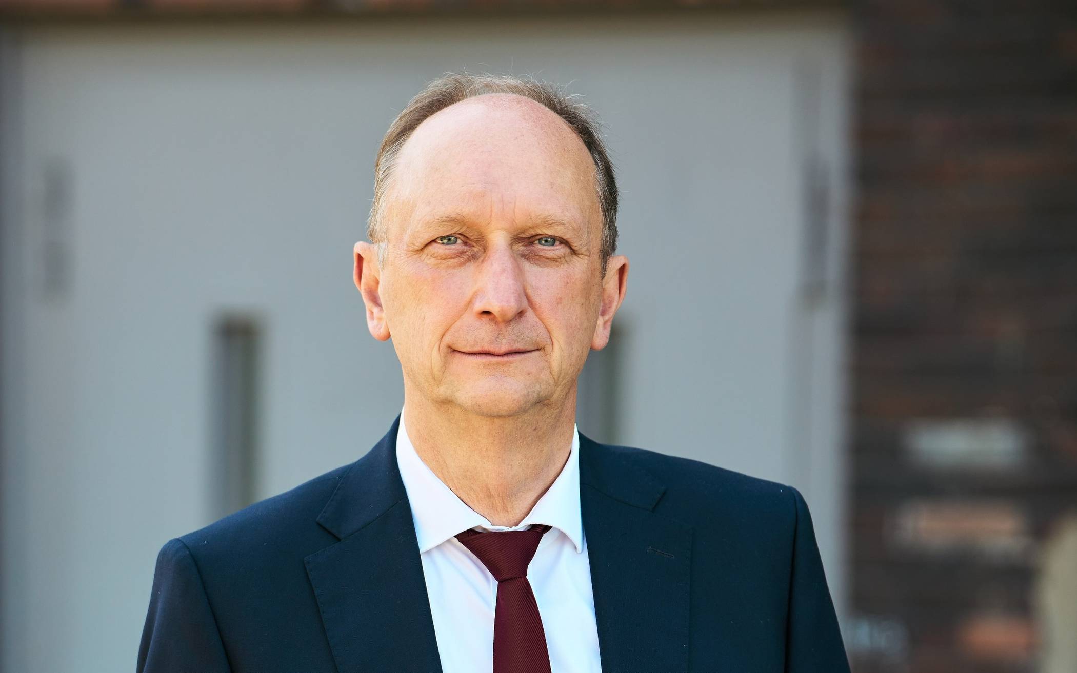  Dr. Klaus  Wiener. 