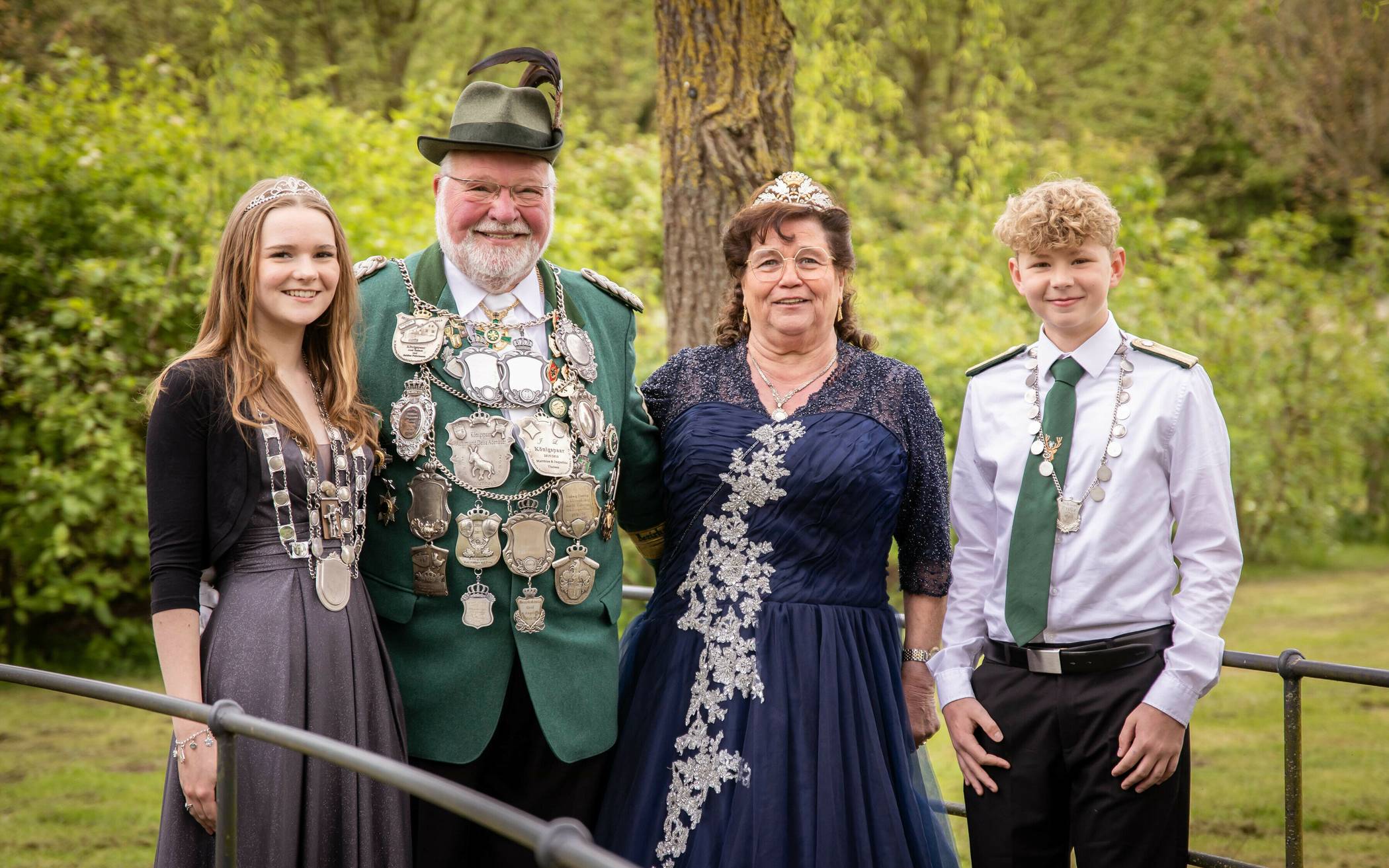(v.li.) Die Jungschützen- und Bezirksschülerprinzessin Merle